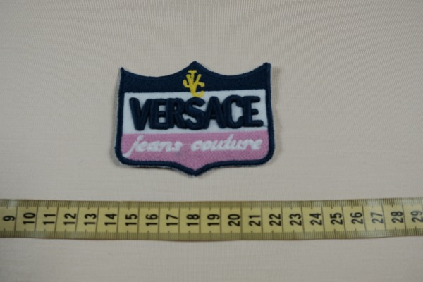 Nášivka Versace lila
